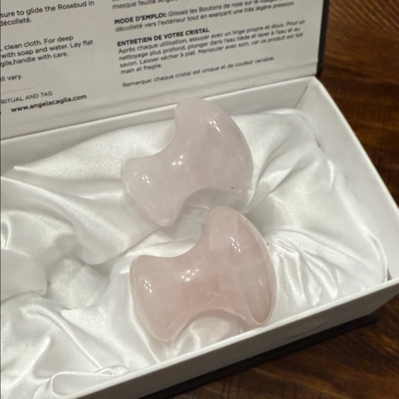 ANGELA CAGLIA Rose Quartz Facial Massage Set - Picture 4 of 6